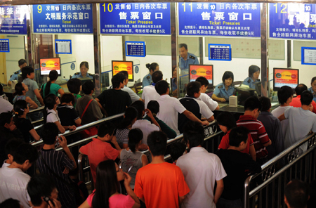 China embraces pre-holiday travel rush