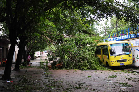 Typhoon Kestana shaves south China province