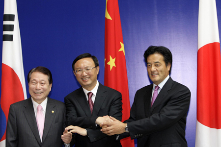 China, Japan, ROK FMs meet in Shanghai
