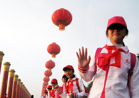 Tian'anmen embraces parade