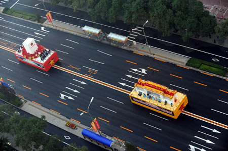 Tian'anmen embraces parade