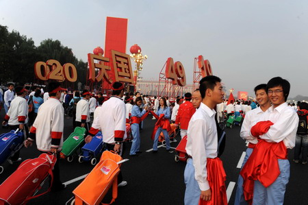 Tian'anmen embraces parade