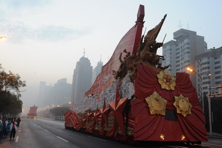 Tian'anmen embraces parade