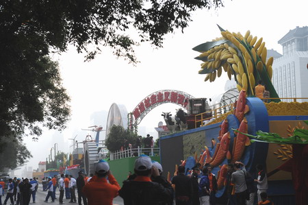 Tian'anmen embraces parade