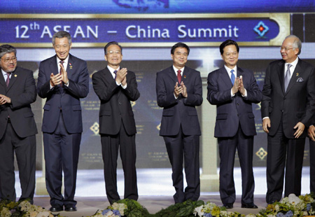 China, ASEAN leaders meet to boost regional co-op