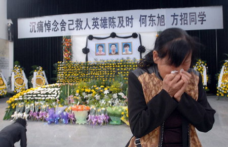 Teenage heroes mourned in central China