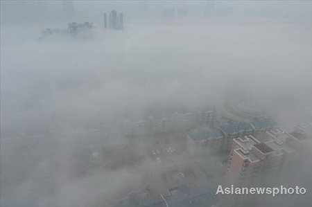 Heavy fog blankets east China