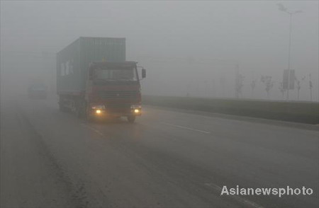 Heavy fog blankets east China