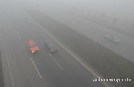 Heavy fog blankets east China