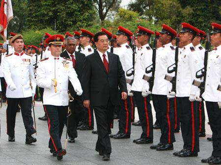 Chinese, Singaporean presidents meet on bilateral ties