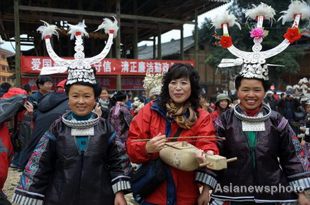 Tourists join in ethnic Miao's New Year celebration