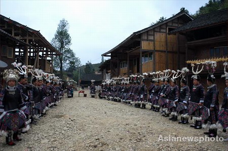 Tourists join in ethnic Miao's New Year celebration