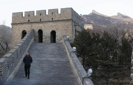 Obama tours Great Wall of China