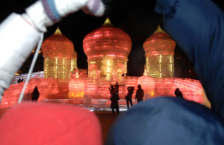 Icy 'Disney World' in China's ice city