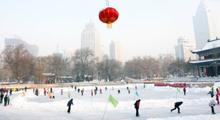 Red lanterns bring joy to Urumqi