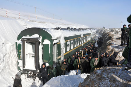 Trains stranded by snow in Inner Mongolia