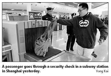 Shanghai subway riders undergo checks