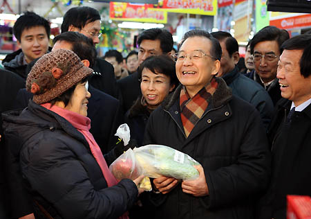 Wen inspects food, heating supply in Beijing