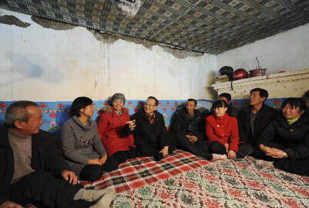 Premier Wen visits blizzard-hit Xinjiang