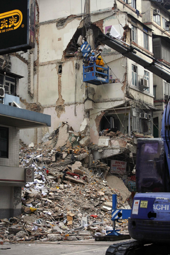Four killed in Hong Kong building collapse
