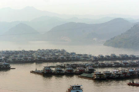 900 ships stranded amid drought in S China