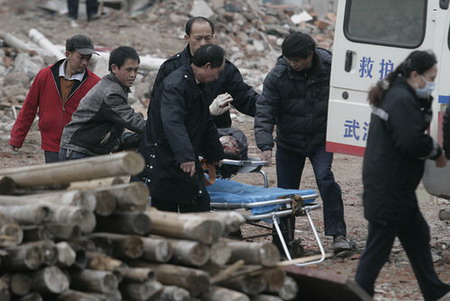 3 dead, 5 injured in building collapse