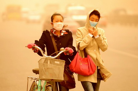 Sandstorm hits north China's Inner Mongolia, Ningxia