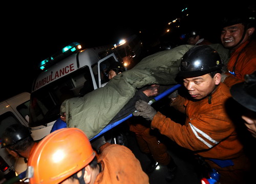 Dozens rescued after week in flooded mine