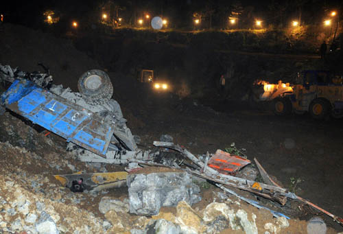 14 buried in SW China stone pit landslide