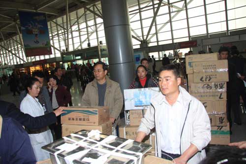 Relief efforts on the way after quake hits Qinghai