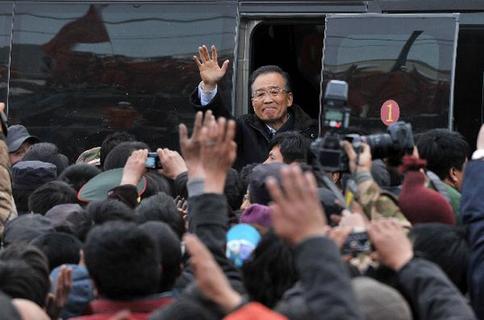 Premier Wen arrives in quake-hit Yushu