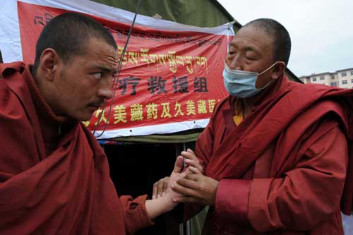 Traditional Tibetan treatment popular in quake zone