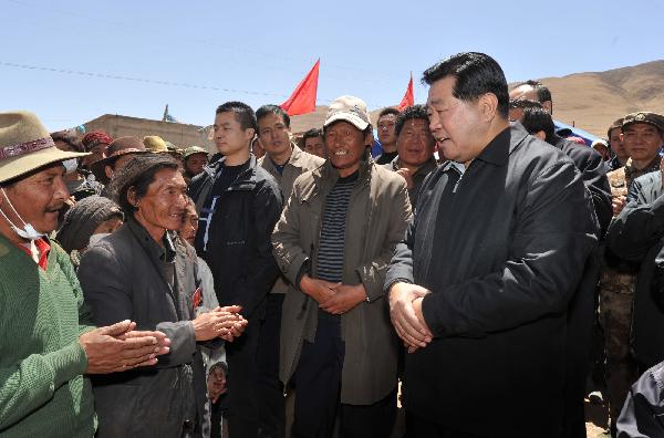 China's top political advisor visits quake survivors, rescuers