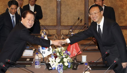 FMs of China, S Korea,Japan show further cooperation