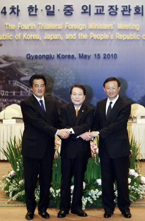 FMs of China, S Korea,Japan show further cooperation