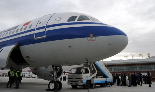 Test flight lands successfully at new Tibetan airport