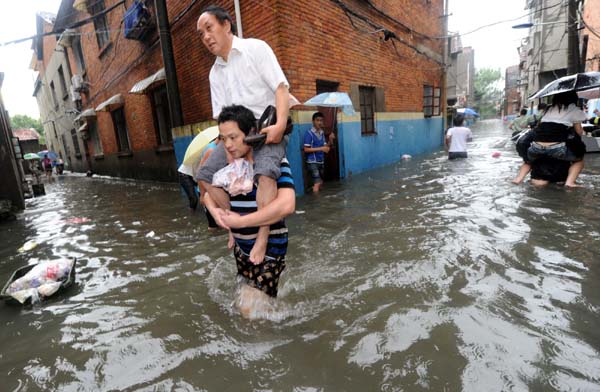 Torrential rains continue to pound S China regions