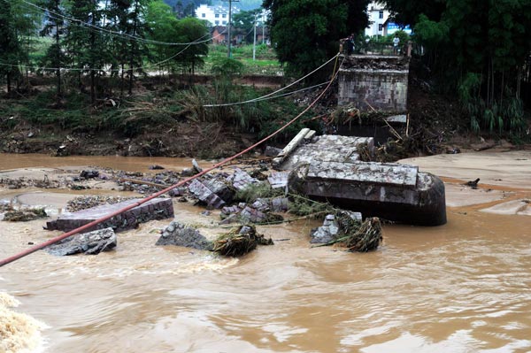 Torrential rains continue to pound S China regions