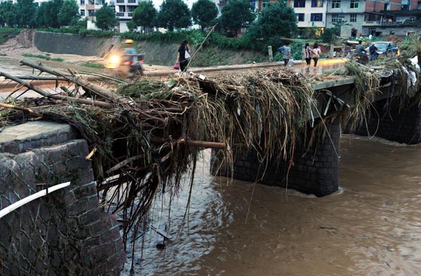 Torrential rains continue to pound S China regions