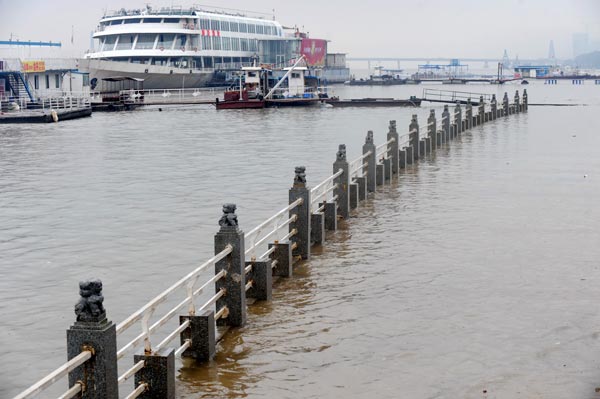 Torrential rains continue to pound S China regions