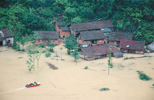 Rain wreaks havoc in Jiangxi