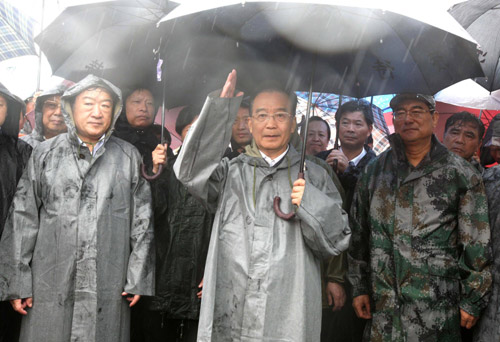 Chinese Premier visits flood-hit Jiangxi Province