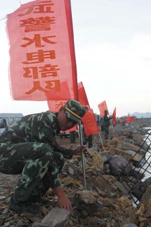 Breached dike in E China repaired