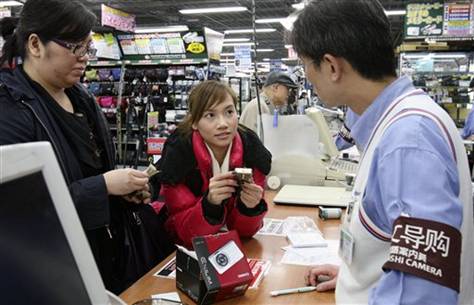 Chinese tourists flock to Japan, boost economy