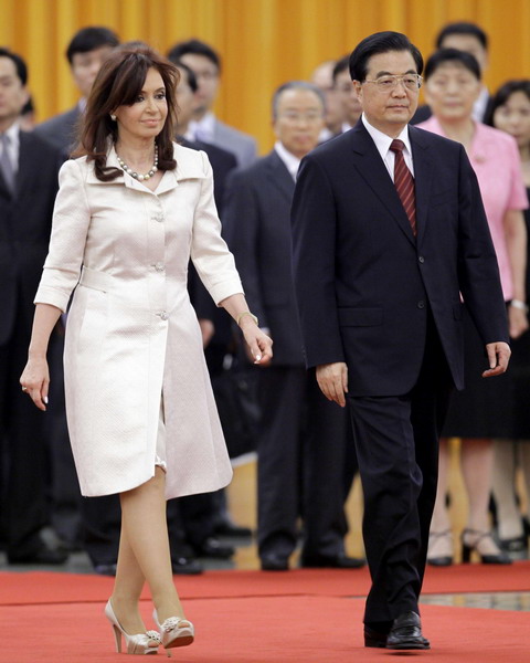 Argentine president visits China to promote economic ties