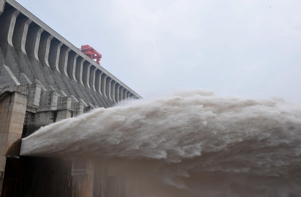 China's Three Gorges Dam withstands peak flood test