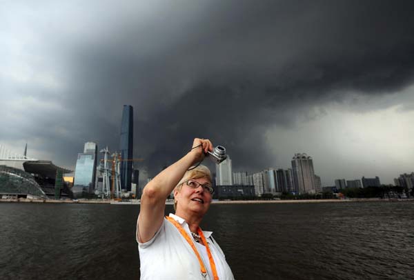 Typhoon Chanthu to land on southern China's Guangdong