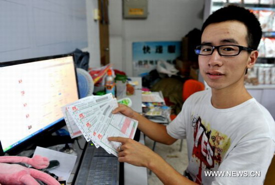 Students devote holidays to online business