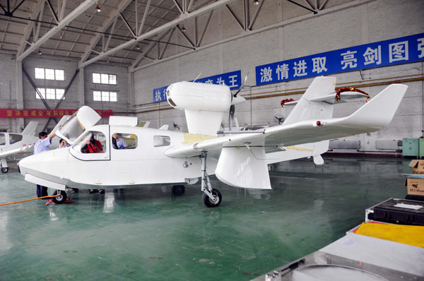 China's first amphibious plane starts test flight