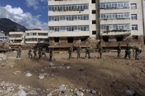 127 dead in rain-triggered landslides in NW China